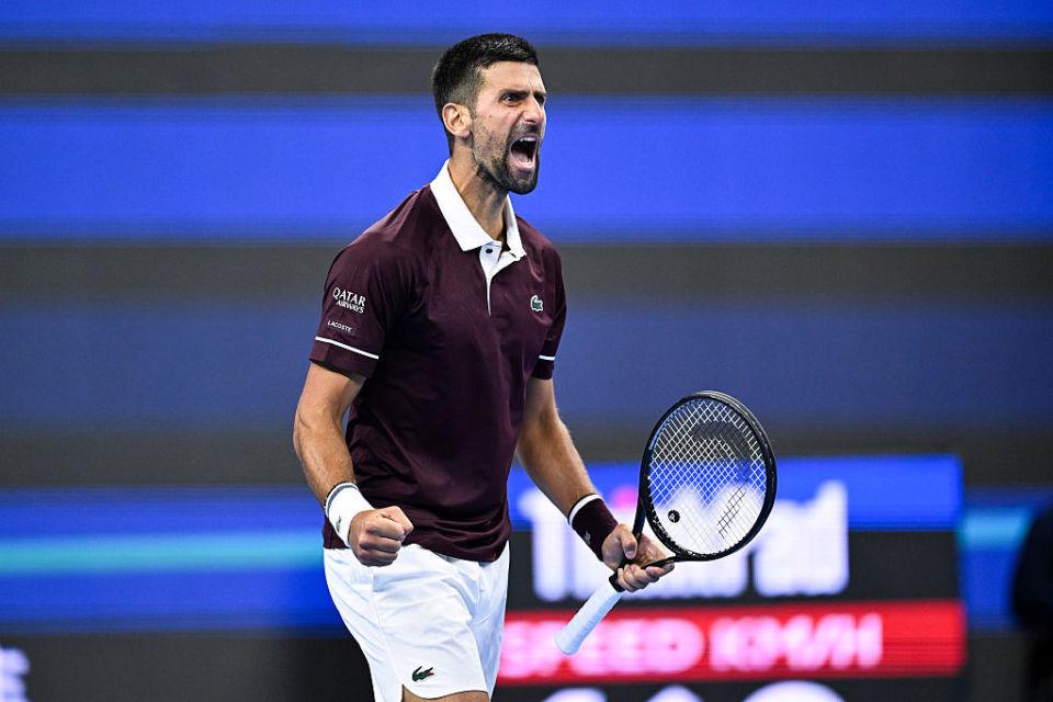 Góc Nhìn V8WIN: Vua bảy lần China Open! Djokovic nhận món quà đối thủ bỏ cuộc, đă